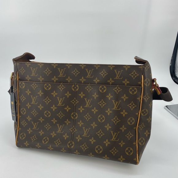 Louis Vuitton Bastille Messenger bag - Picture 10 of 14